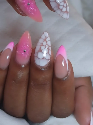 D'Luxe Beauty Suite nail design 11